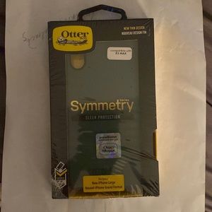 New Otter Box Symmetry Sleek Protection. Compatible with IPhone 14 and XS MAX
